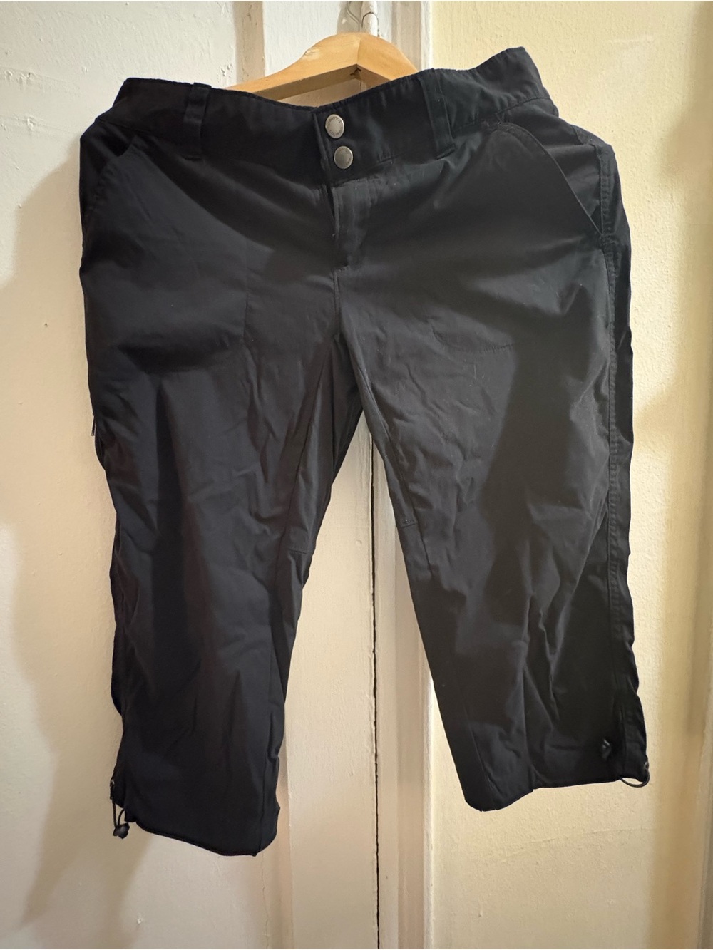 Columbia Black Women's Outdoor cropped hiking pants size small